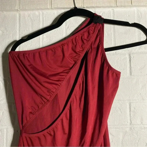 Red Bodycon Mini Dress Size Medium With Chest Cutout Sexy Black Shoulder Flirty - Picture 11 of 14